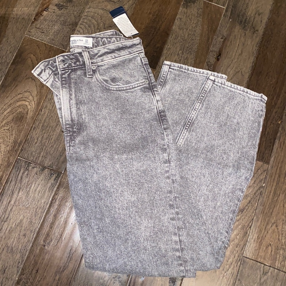 Abercrombie & Fitch Mom jeans